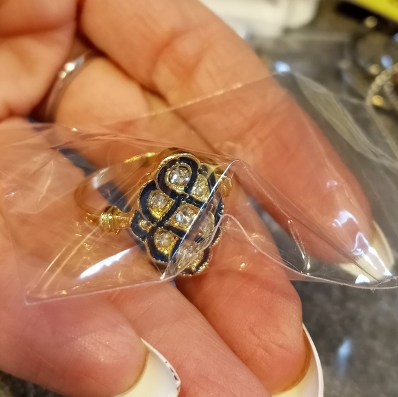 gorgeous rhinestone and black ring - Picture 3 of 4